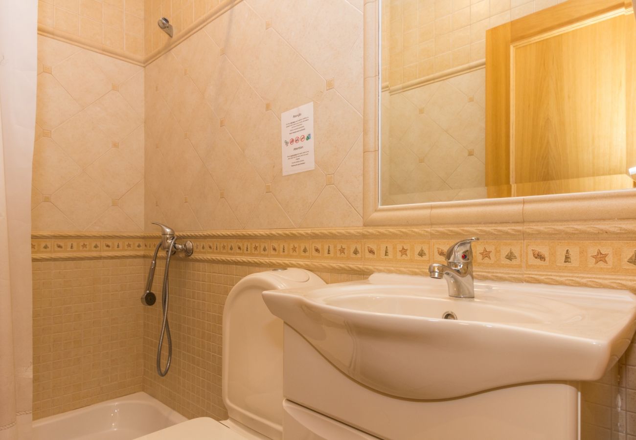 Casa en Manta Rota - Villa de 3 dormitorios en 1ª línea de playa y wifi by AlgarveManta (20V3)