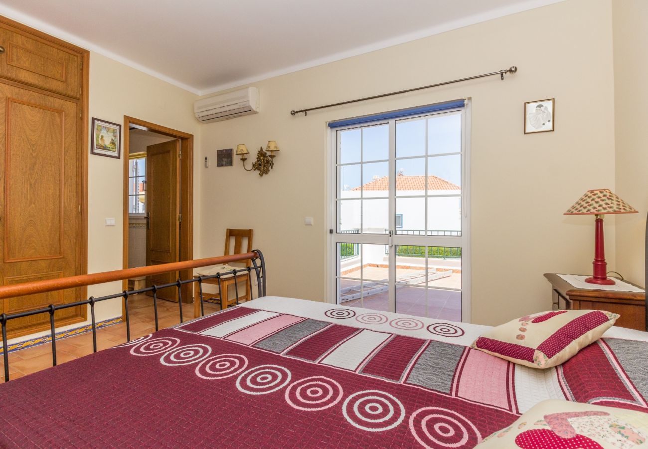 Casa en Manta Rota - Casa con piscina privada y patio a 800m de la playa by AlgarveManta (9V3)