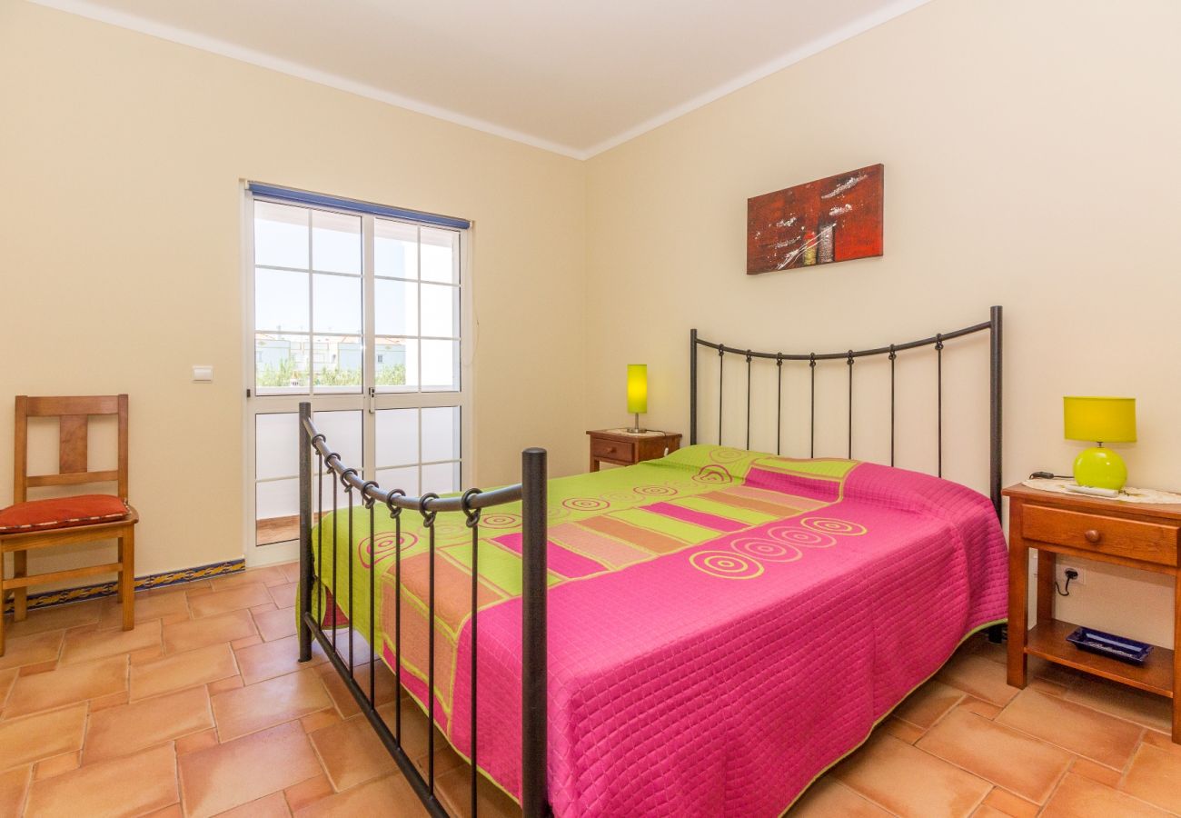 Casa en Manta Rota - Casa con piscina privada y patio a 800m de la playa by AlgarveManta (9V3)