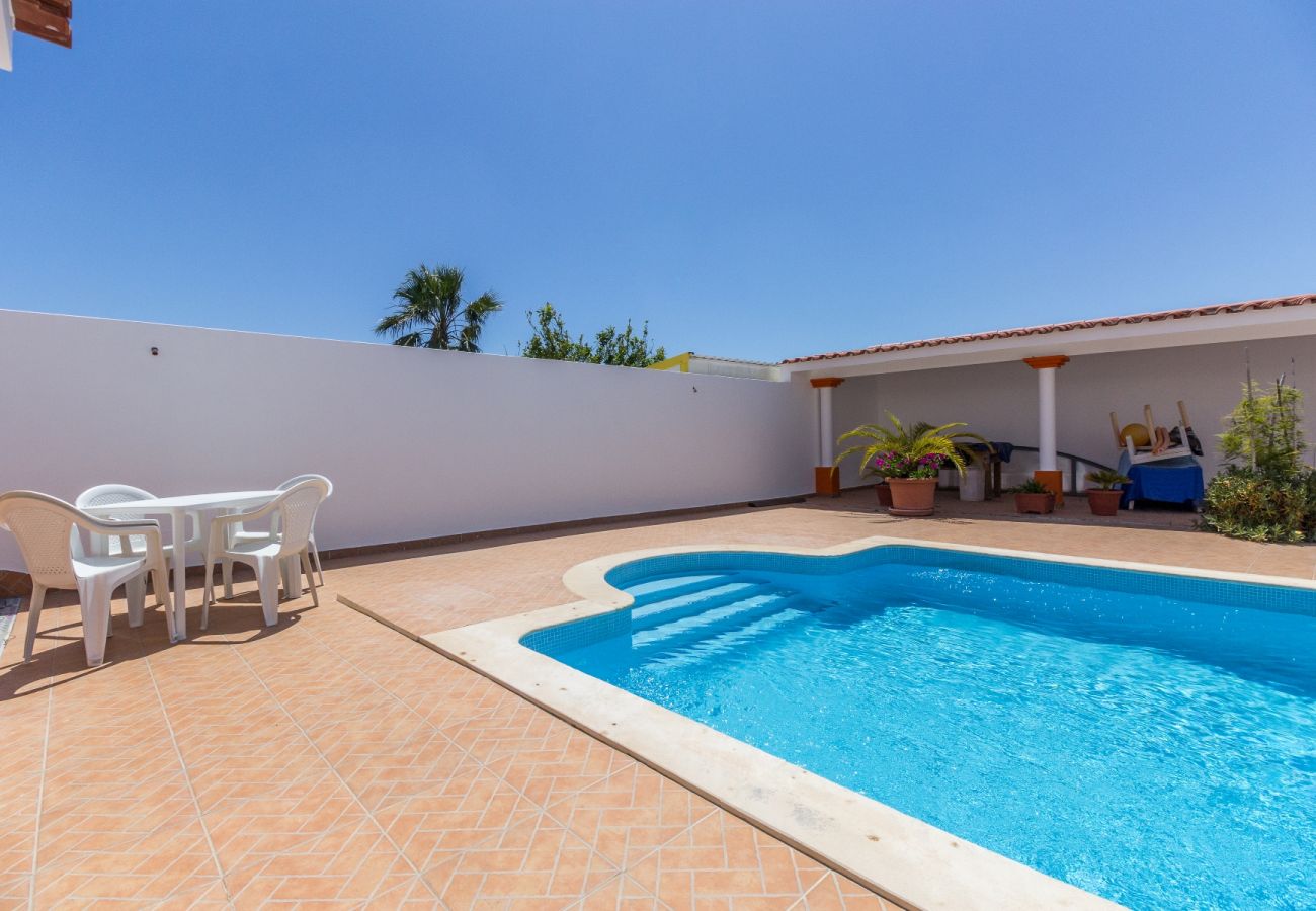 Casa en Manta Rota - Casa con piscina privada y patio a 800m de la playa by AlgarveManta (9V3)