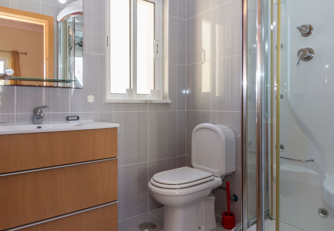 Casa adosada en Manta Rota - Villa de 3 dormitorios con piscina privada y wifi by AlgarveManta (25V3)