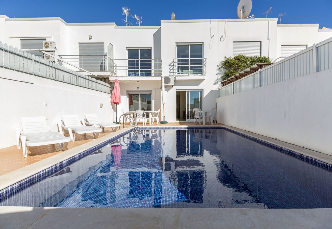 Casa adosada en Manta Rota - Casa de 3 habitaciones con piscina privada by AlgarveManta (27V3)