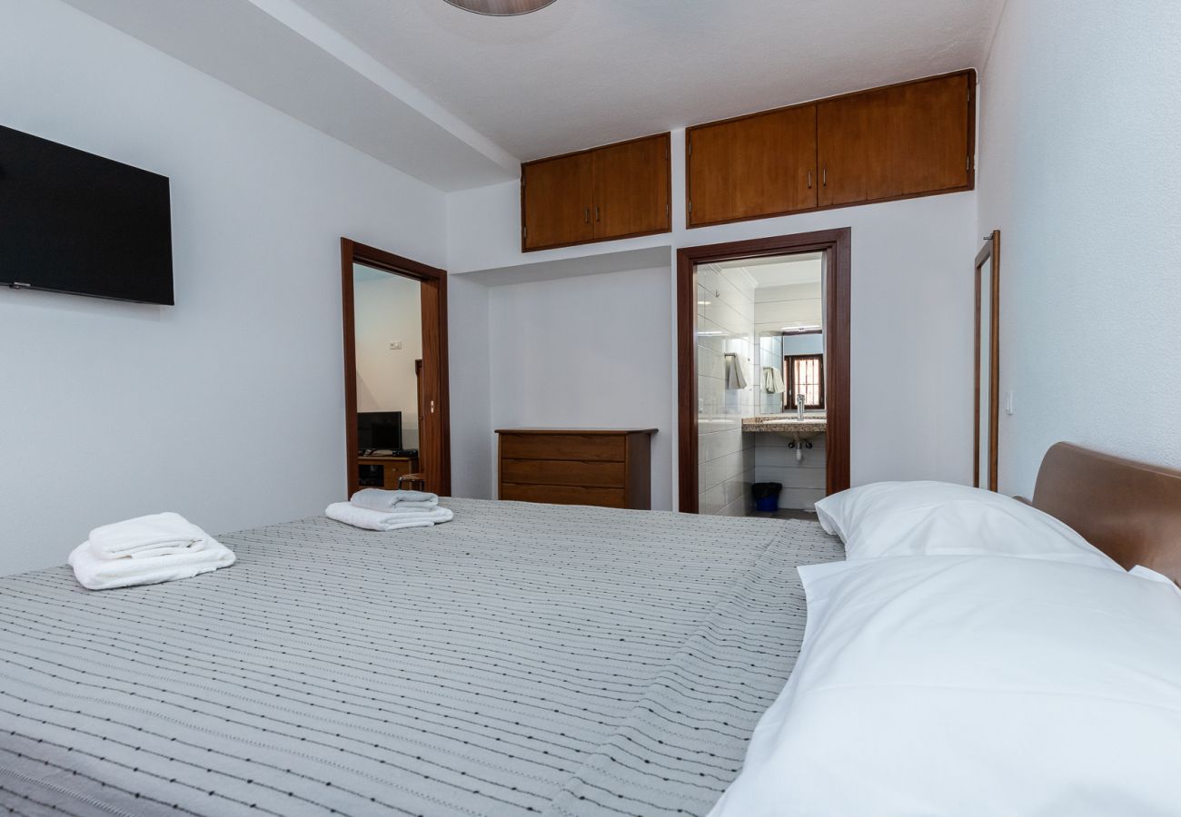 Casa en Manta Rota - Vivienda con estacionamiento para 2 coches a 400m de la playa  Y Wi-Fi by AlgarveManta (48V3)