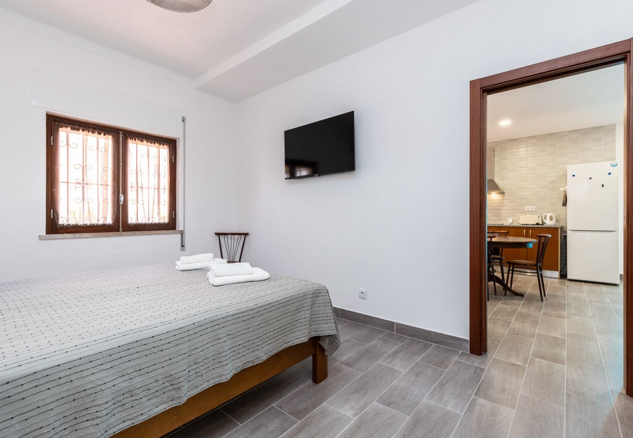 Casa en Manta Rota - Vivienda con estacionamiento para 2 coches a 400m de la playa  Y Wi-Fi by AlgarveManta (48V3)