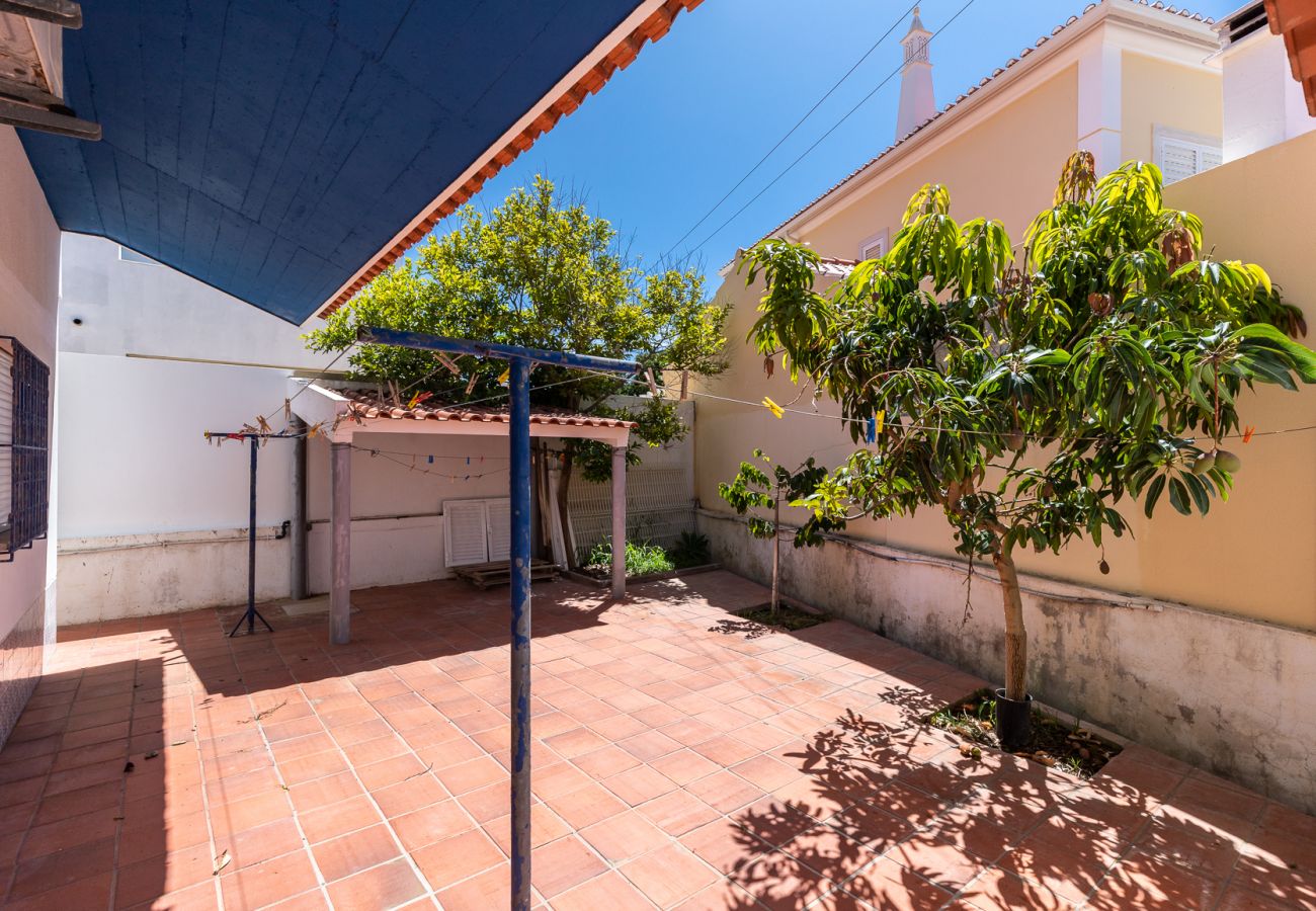 Casa en Manta Rota - Vivienda con estacionamiento para 2 coches a 400m de la playa  Y Wi-Fi by AlgarveManta (48V3)