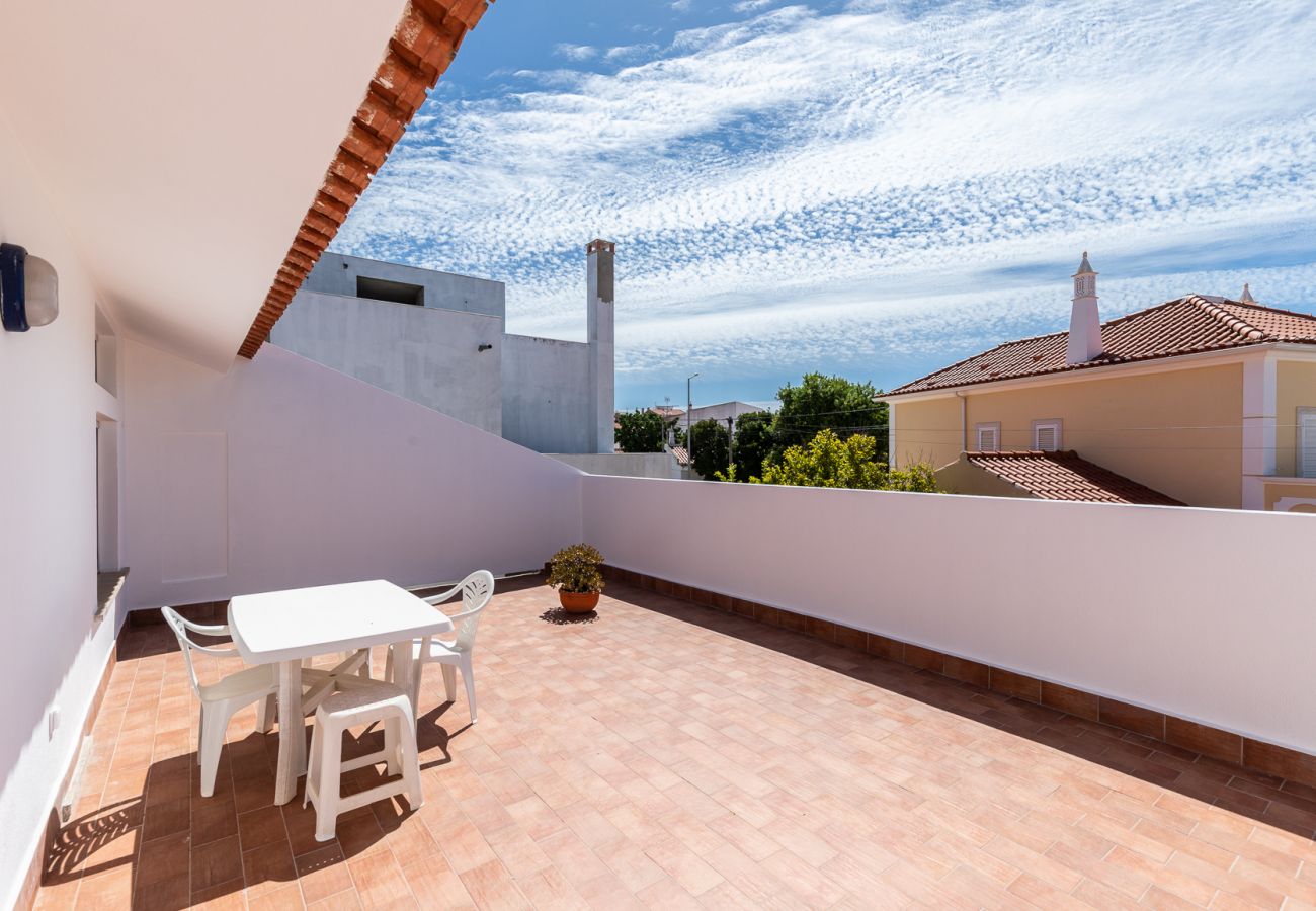Casa en Manta Rota - Vivienda con estacionamiento para 2 coches a 400m de la playa  Y Wi-Fi by AlgarveManta (48V3)