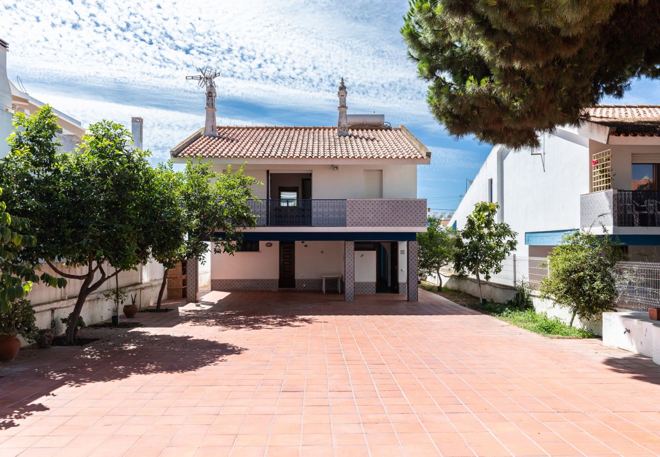 Casa en Manta Rota - Vivienda con estacionamiento para 2 coches a 400m de la playa  Y Wi-Fi by AlgarveManta (48V3)