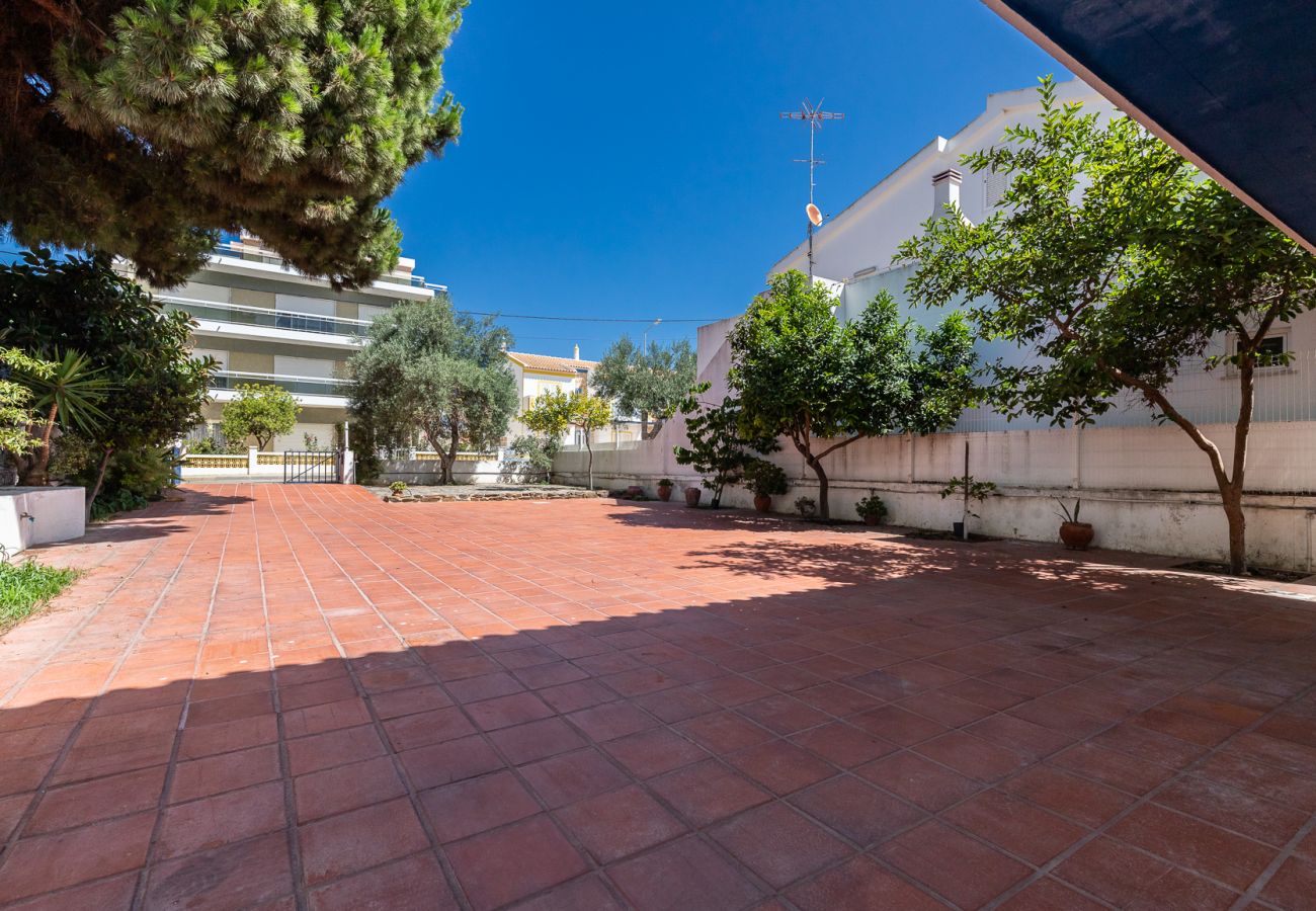 Casa en Manta Rota - Vivienda con estacionamiento para 2 coches a 400m de la playa  Y Wi-Fi by AlgarveManta (48V3)