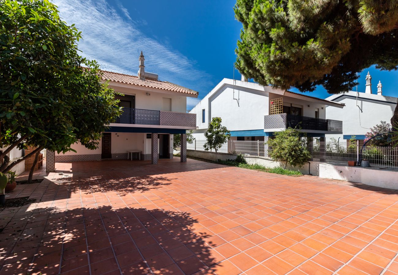 Casa en Manta Rota - Vivienda con estacionamiento para 2 coches a 400m de la playa  Y Wi-Fi by AlgarveManta (48V3)