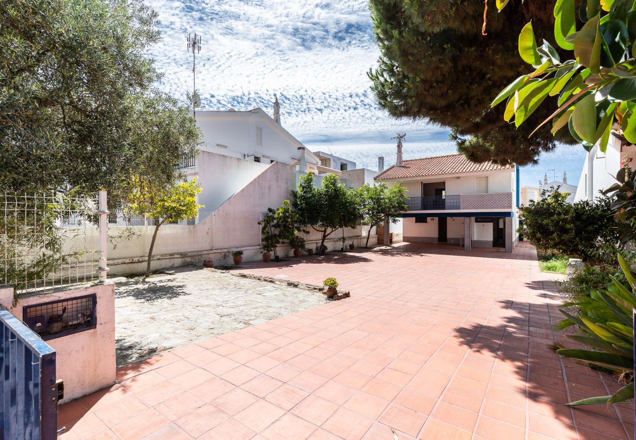 Casa en Manta Rota - Vivienda con estacionamiento para 2 coches a 400m de la playa  Y Wi-Fi by AlgarveManta (48V3)