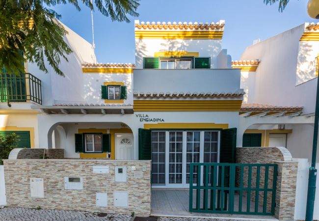 Casa en Manta Rota - Vivienda V3 con Patio y WIFI by AlgarveManta (55V3)