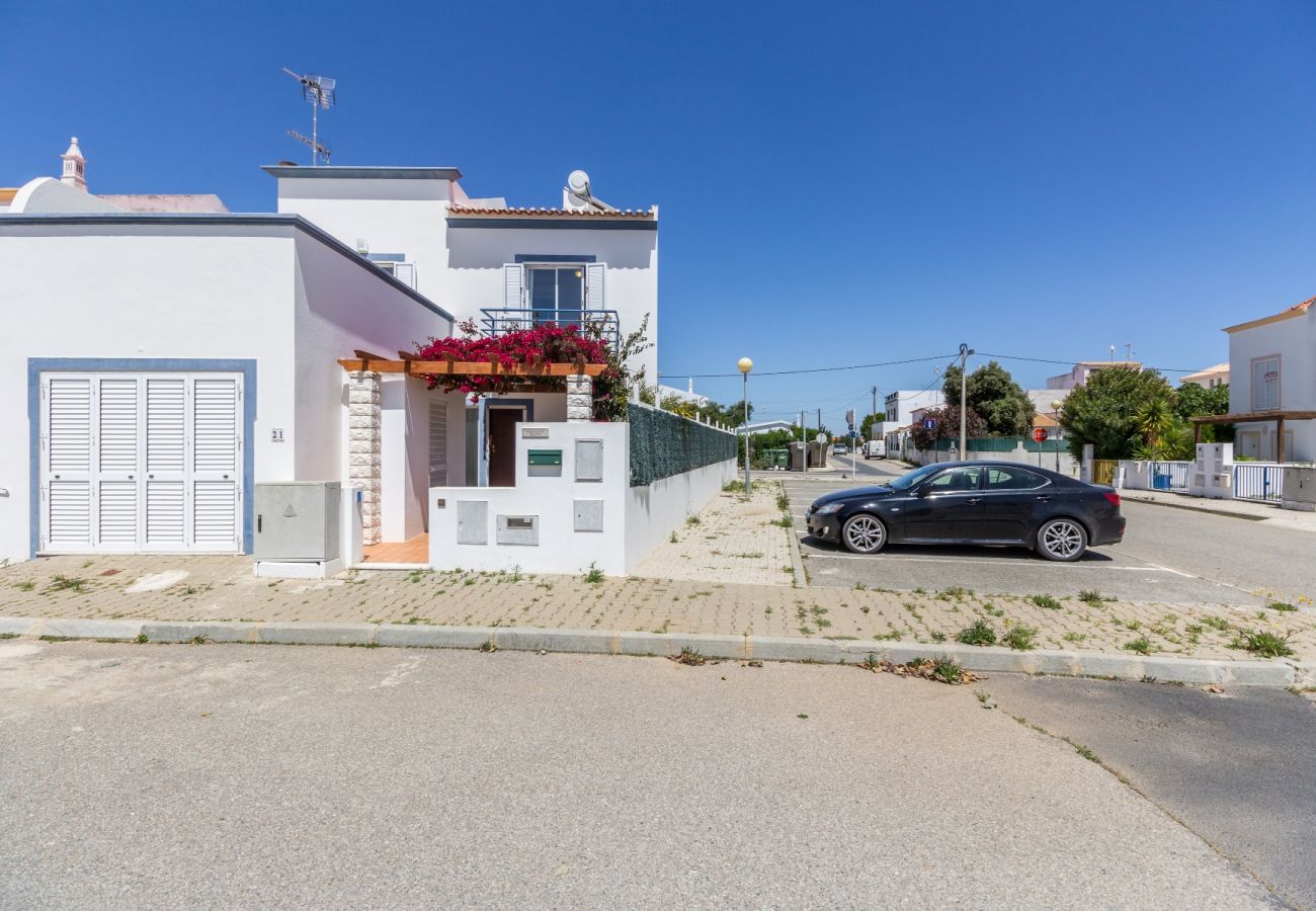 Casa en Manta Rota - Casa de 4 habitaciones y piscina con WIFI a 300m de la playa by AlgarveManta (5V4)