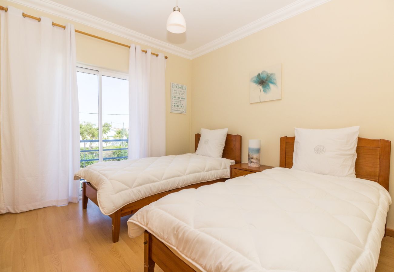 Casa en Manta Rota - Casa de 4 habitaciones y piscina con WIFI a 300m de la playa by AlgarveManta (5V4)