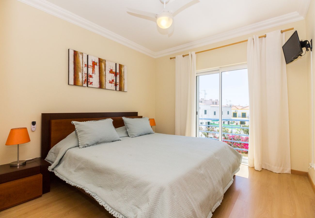 Casa en Manta Rota - Casa de 4 habitaciones y piscina con WIFI a 300m de la playa by AlgarveManta (5V4)