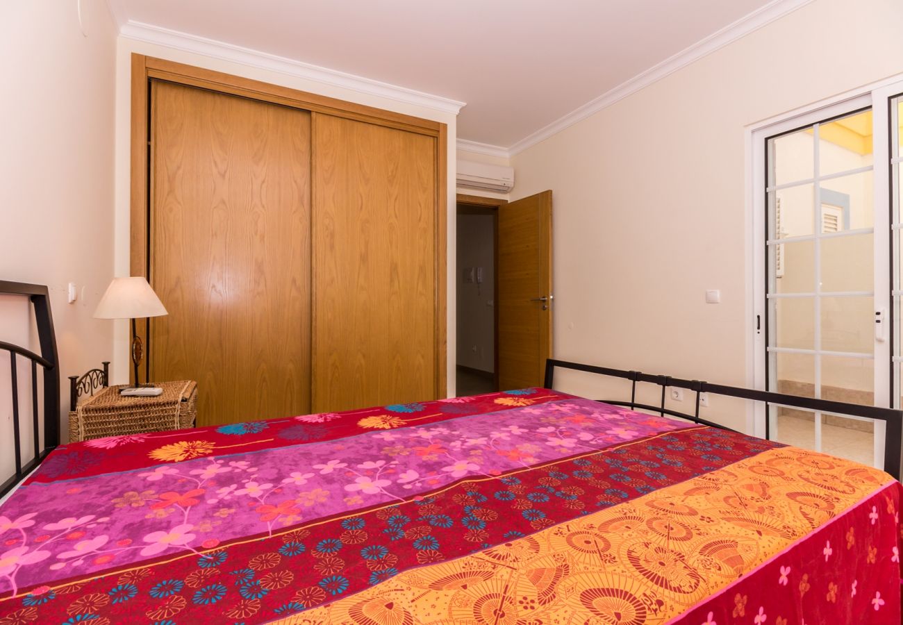 Casa adosada en Manta Rota - Casa de 4 habitaciones y patio by AlgarveManta (10V4)