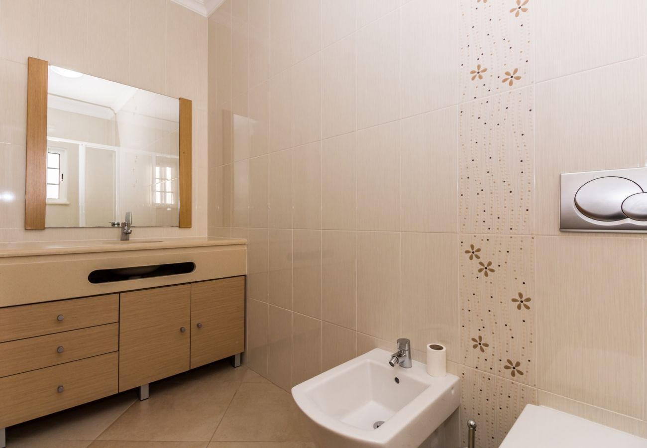 Casa adosada en Manta Rota - Casa de 4 habitaciones y patio by AlgarveManta (10V4)