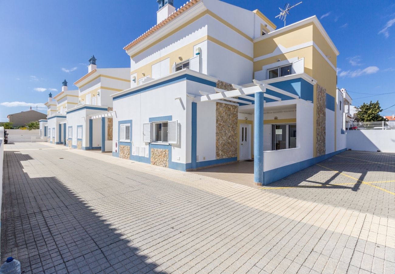 Residencial en Manta Rota - Casa de 4 habitaciones en condominio con piscina by AlgarveManta (16V4)