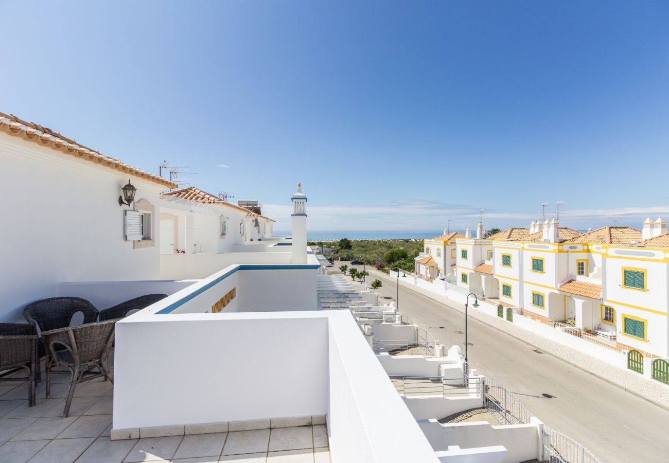 Casa en Manta Rota - Vivienda a 50 metros de la playa con piscina privada y WIFI by AlgarveManta (42V3)