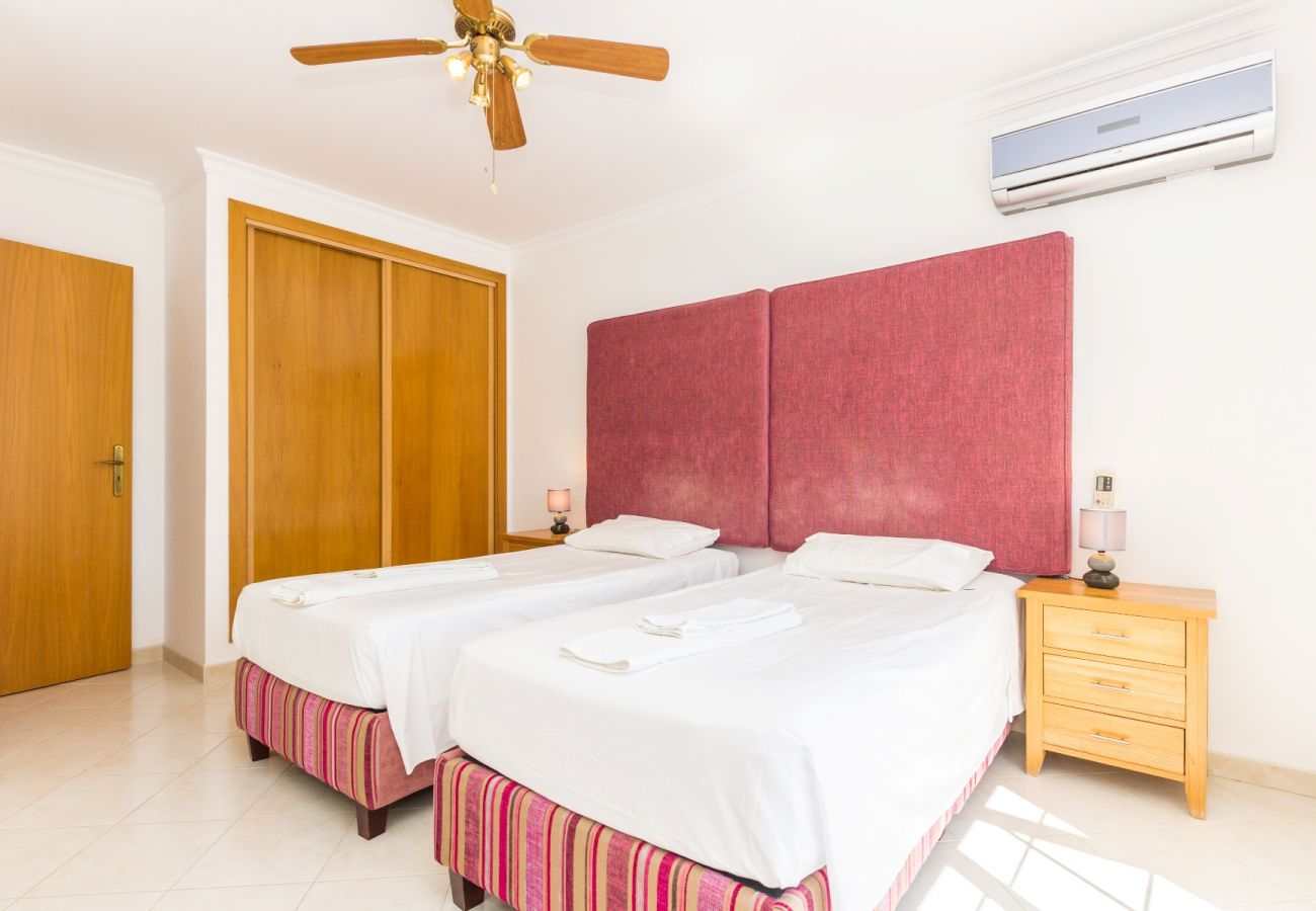 Casa en Manta Rota - Vivienda a 50 metros de la playa con piscina privada y WIFI by AlgarveManta (42V3)