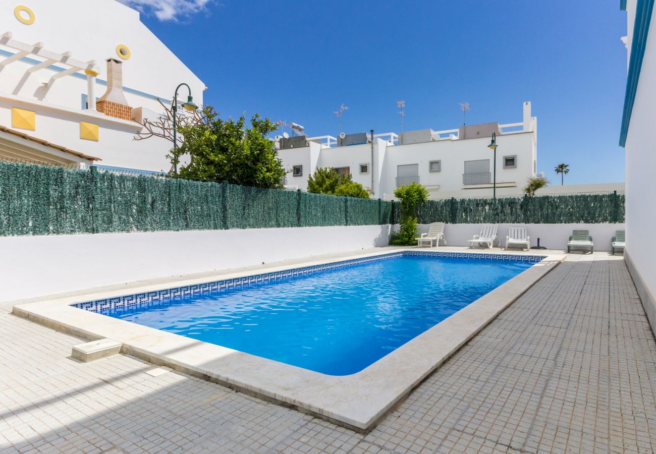 Casa en Manta Rota - Vivienda a 50 metros de la playa con piscina privada y WIFI by AlgarveManta (42V3)