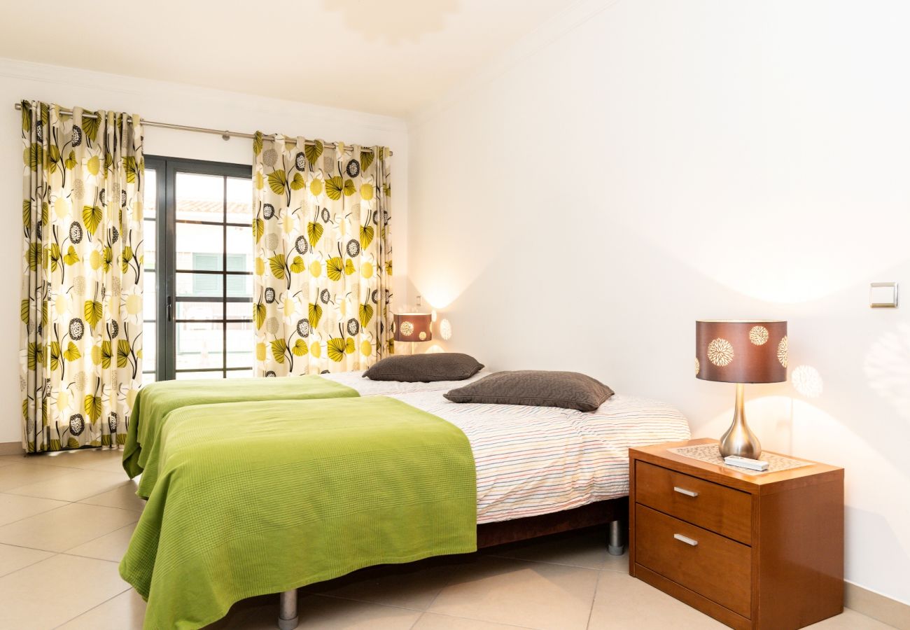 Casa en Manta Rota - Villa de 3 dormitorios a 50m de la playa con WI-FI by AlgarveManta (50V3)