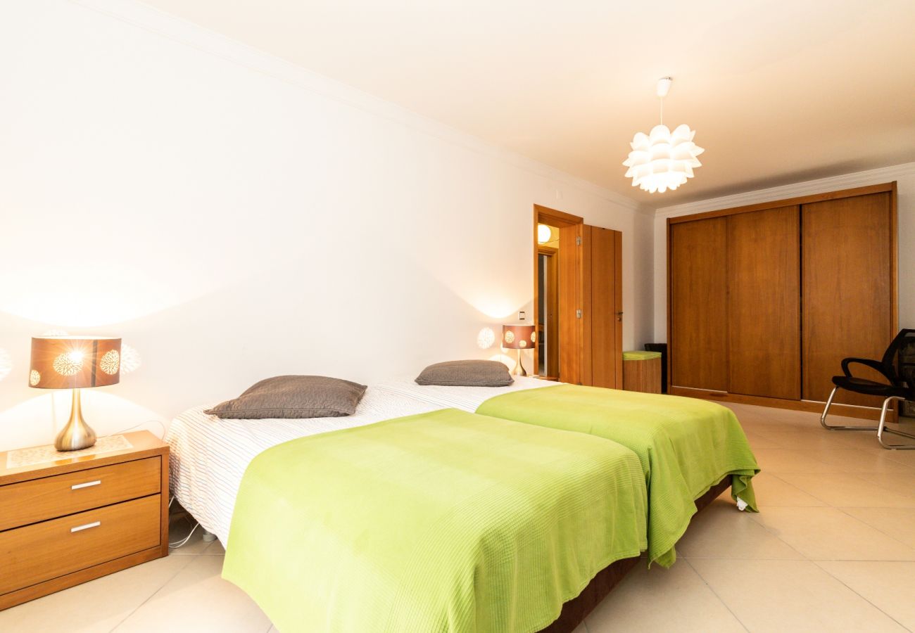 Casa en Manta Rota - Villa de 3 dormitorios a 50m de la playa con WI-FI by AlgarveManta (50V3)