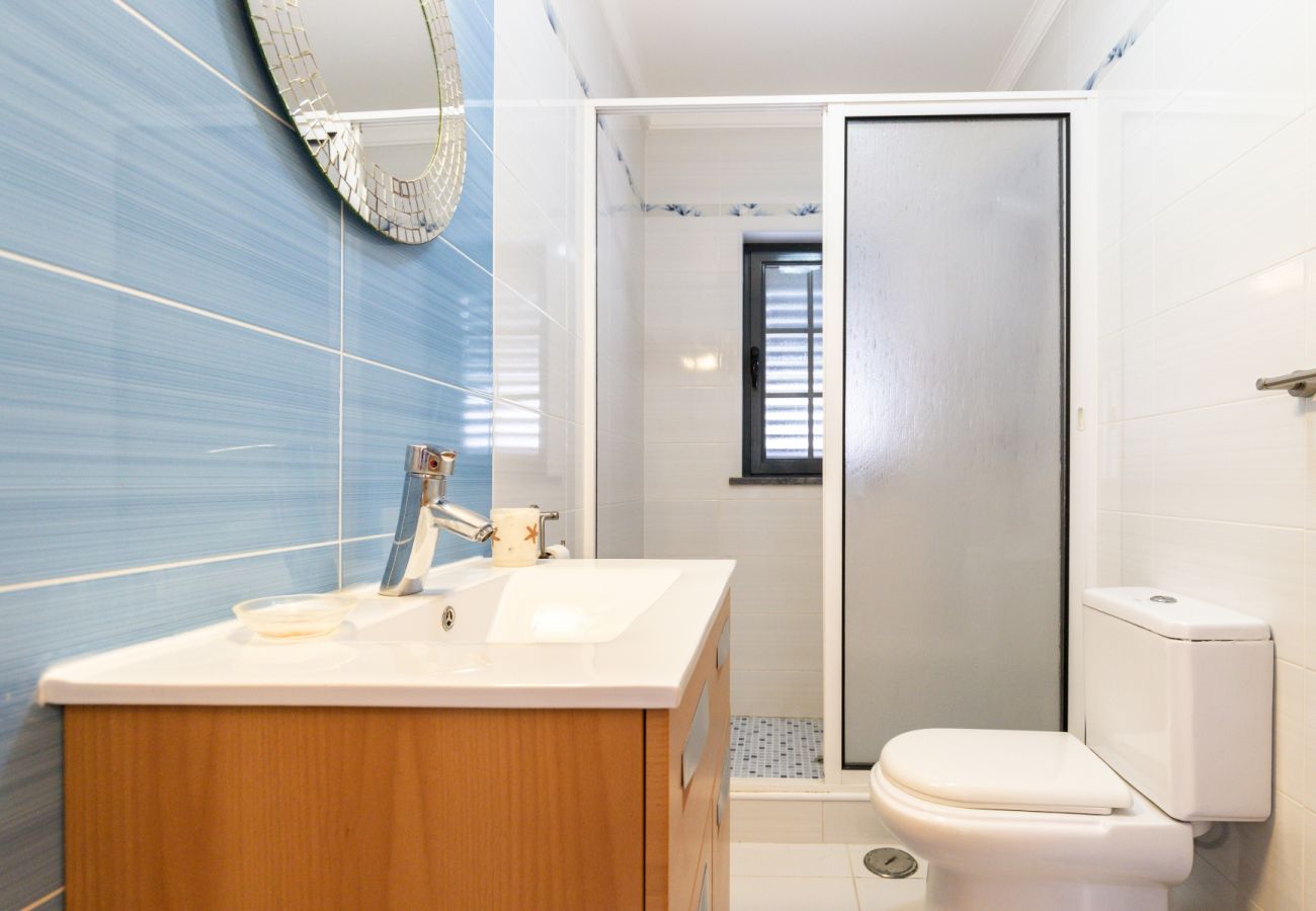 Casa en Manta Rota - Villa de 3 dormitorios a 50m de la playa con WI-FI by AlgarveManta (50V3)