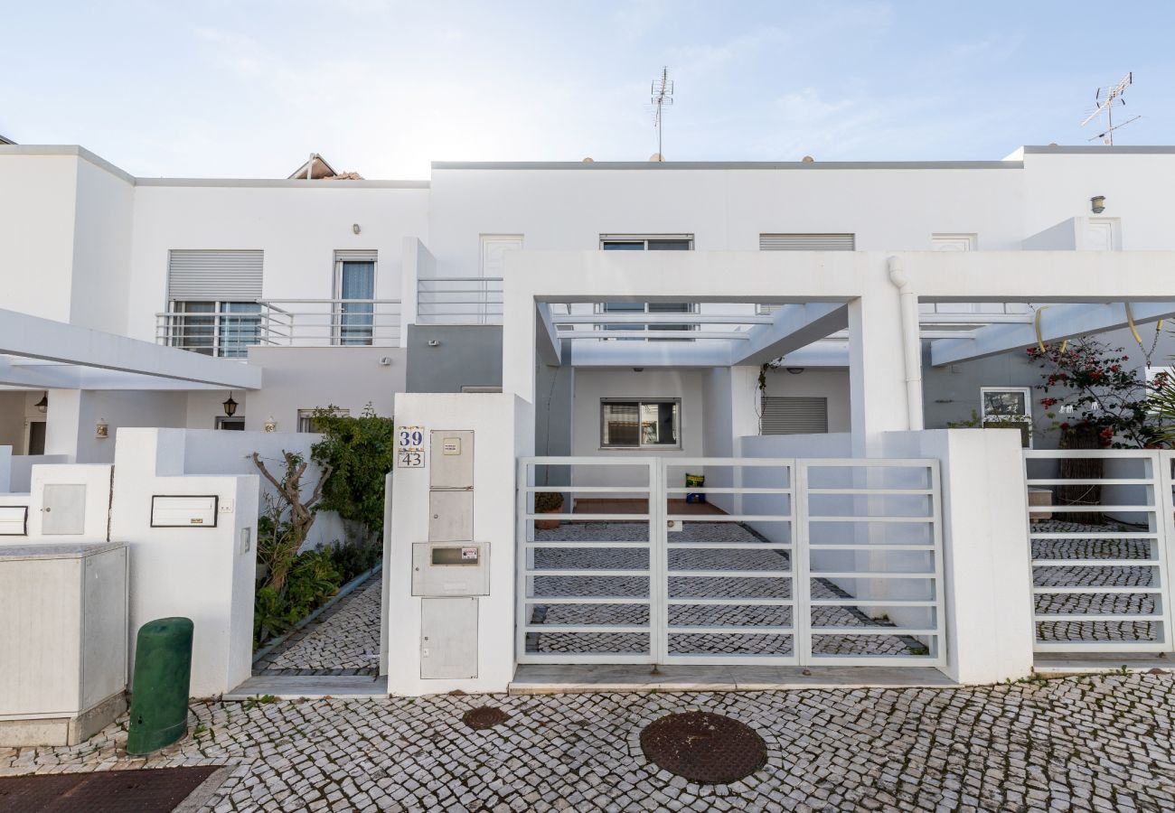 Casa adosada en Manta Rota - Villa con 2 dormitorios y patio by AlgarveManta (8V2)