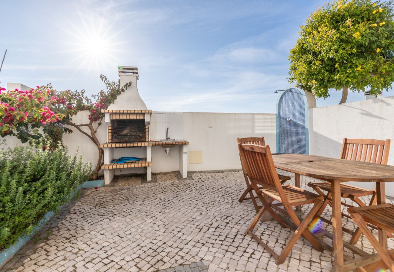 Casa adosada en Manta Rota - Villa con 2 dormitorios y patio by AlgarveManta (8V2)