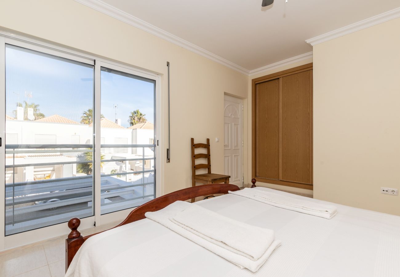 Casa adosada en Manta Rota - Villa con 2 dormitorios y patio by AlgarveManta (8V2)