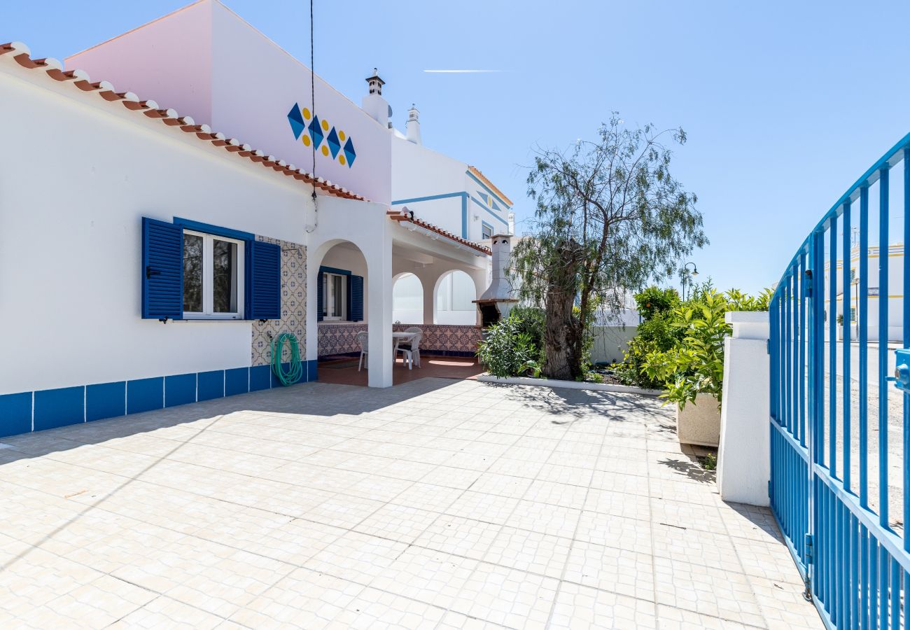 Casa en Manta Rota - Casa a 50m de la playa, patio con barbacoa e internet de fibra by ALGARVEMANTA (6V3)