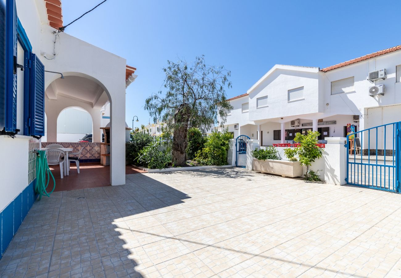 Casa en Manta Rota - Casa a 50m de la playa, patio con barbacoa e internet de fibra by ALGARVEMANTA (6V3)