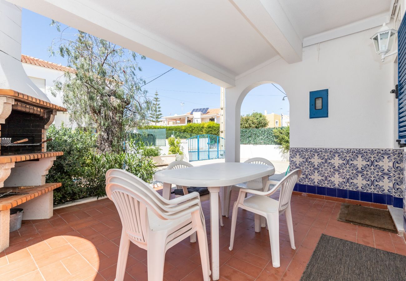 Casa en Manta Rota - Casa a 50m de la playa, patio con barbacoa e internet de fibra by ALGARVEMANTA (6V3)
