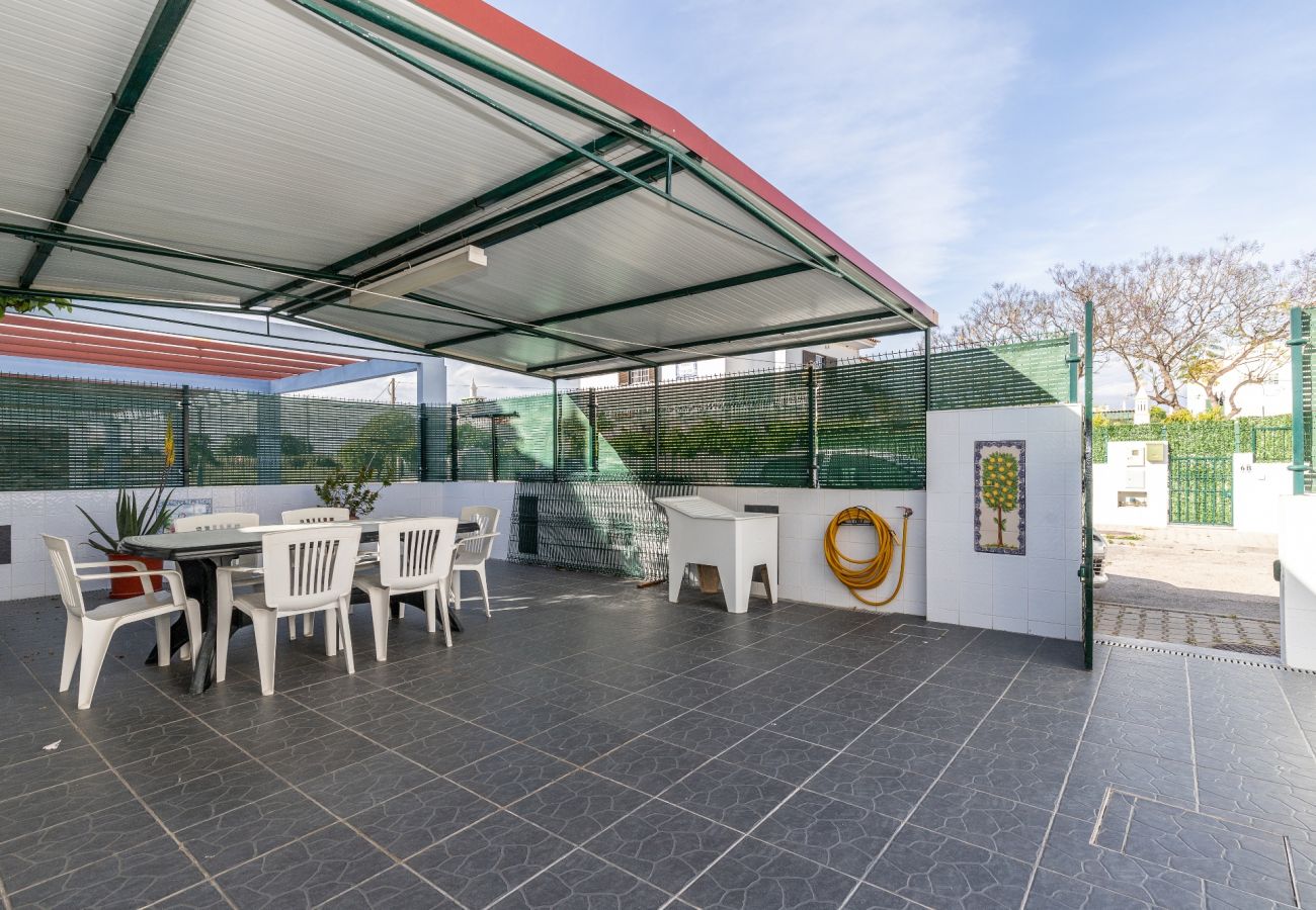 Apartamento en Manta Rota - Piso de 2 dormitorios con patio trasero by AlgarveManta (35T2)