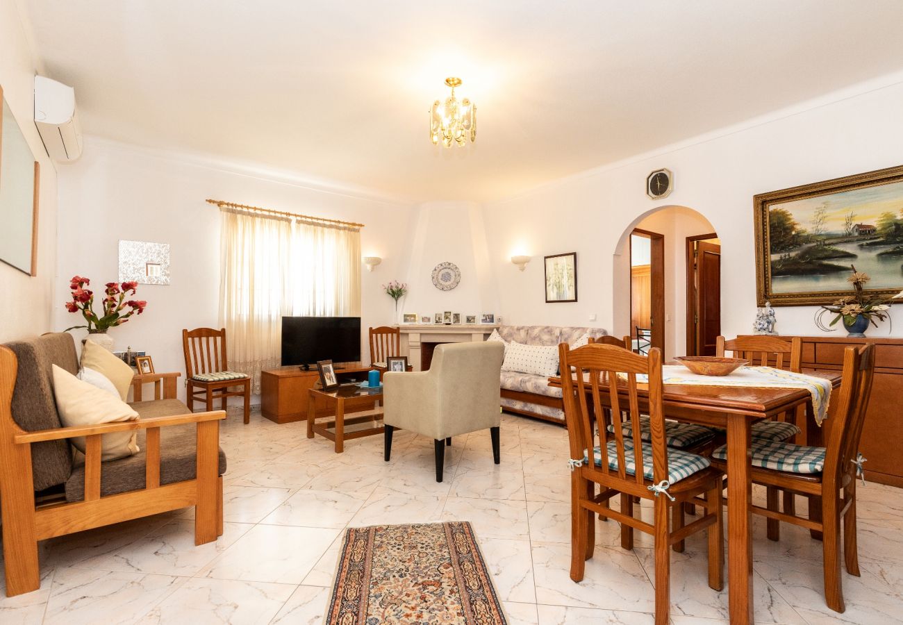 Apartamento en Manta Rota - Piso de 2 dormitorios con patio trasero by AlgarveManta (35T2)