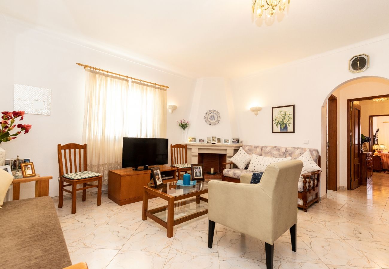 Apartamento en Manta Rota - Piso de 2 dormitorios con patio trasero by AlgarveManta (35T2)