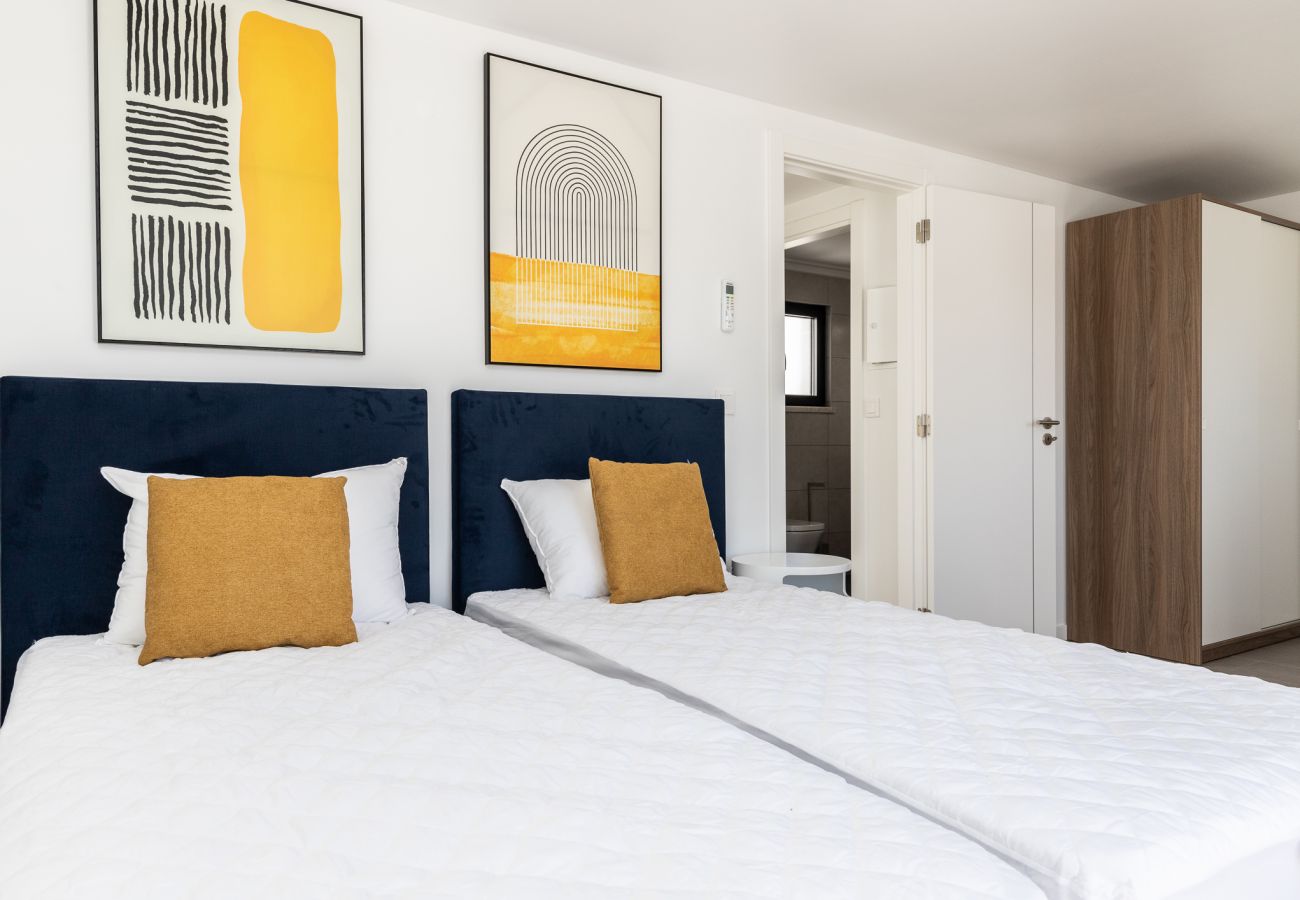 Casa adosada en Manta Rota - Villa de 4 dormitorios con piscina y en condominio by AlgarveManta (6V4)