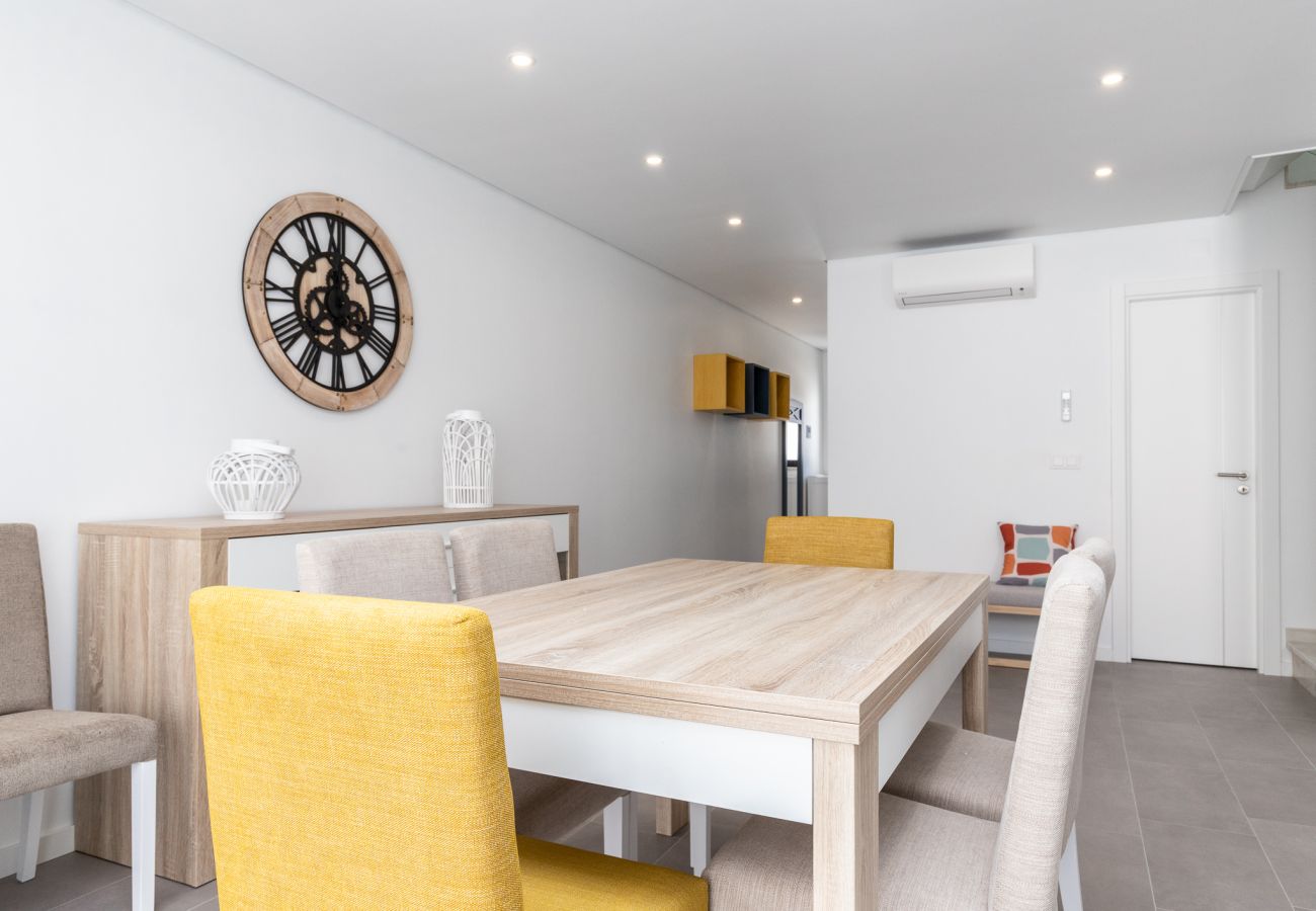 Casa adosada en Manta Rota - Villa de 4 dormitorios con piscina y en condominio by AlgarveManta (6V4)