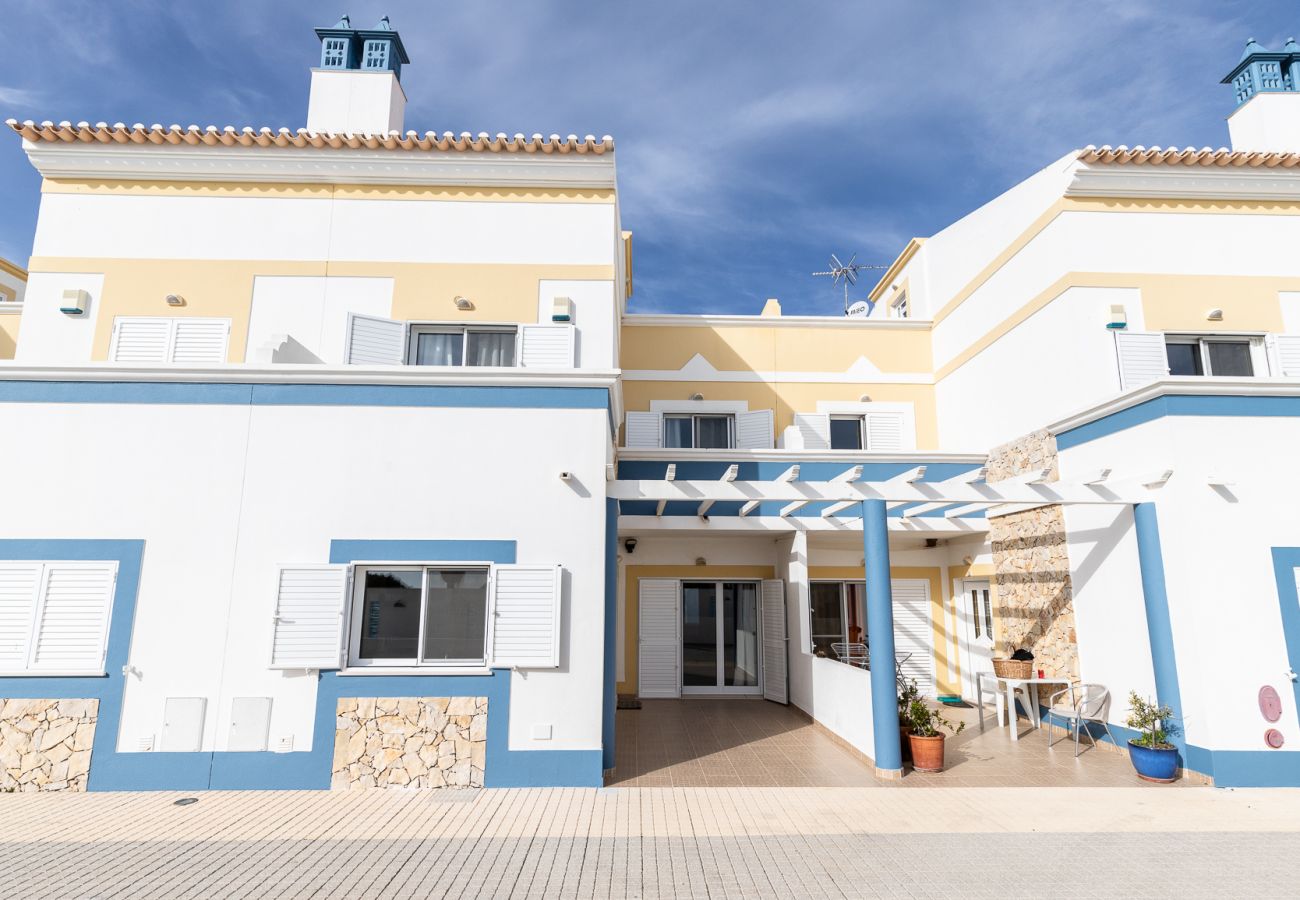 Residencial en Manta Rota - Casa en condominio con piscina y WIFI by AlgarveManta (8V4)