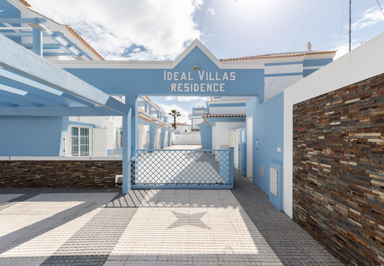 Casa adosada en Manta Rota - Casa de 4 habitaciones en Condominio con piscina by AlgarveManta (9V4)