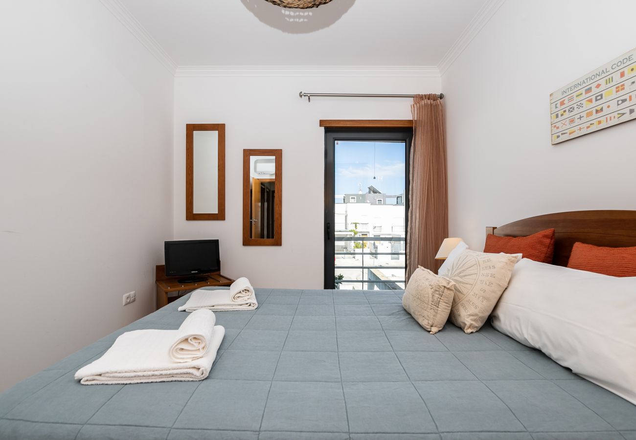 Casa adosada en Manta Rota - Villa de 3 dormitorios a 50 metros de la playa con patio por AlgarveManta (15V3)