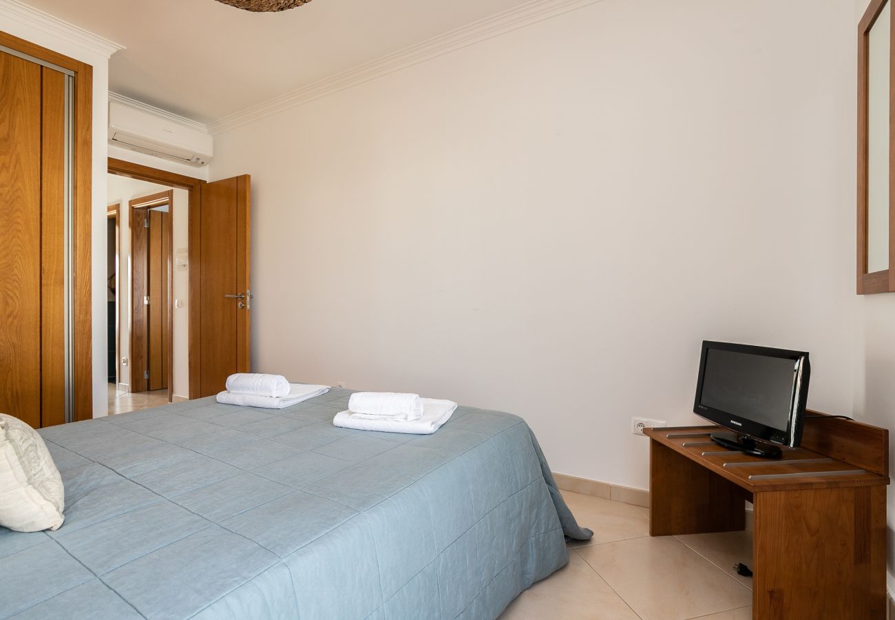 Casa adosada en Manta Rota - Villa de 3 dormitorios a 50 metros de la playa con patio por AlgarveManta (15V3)