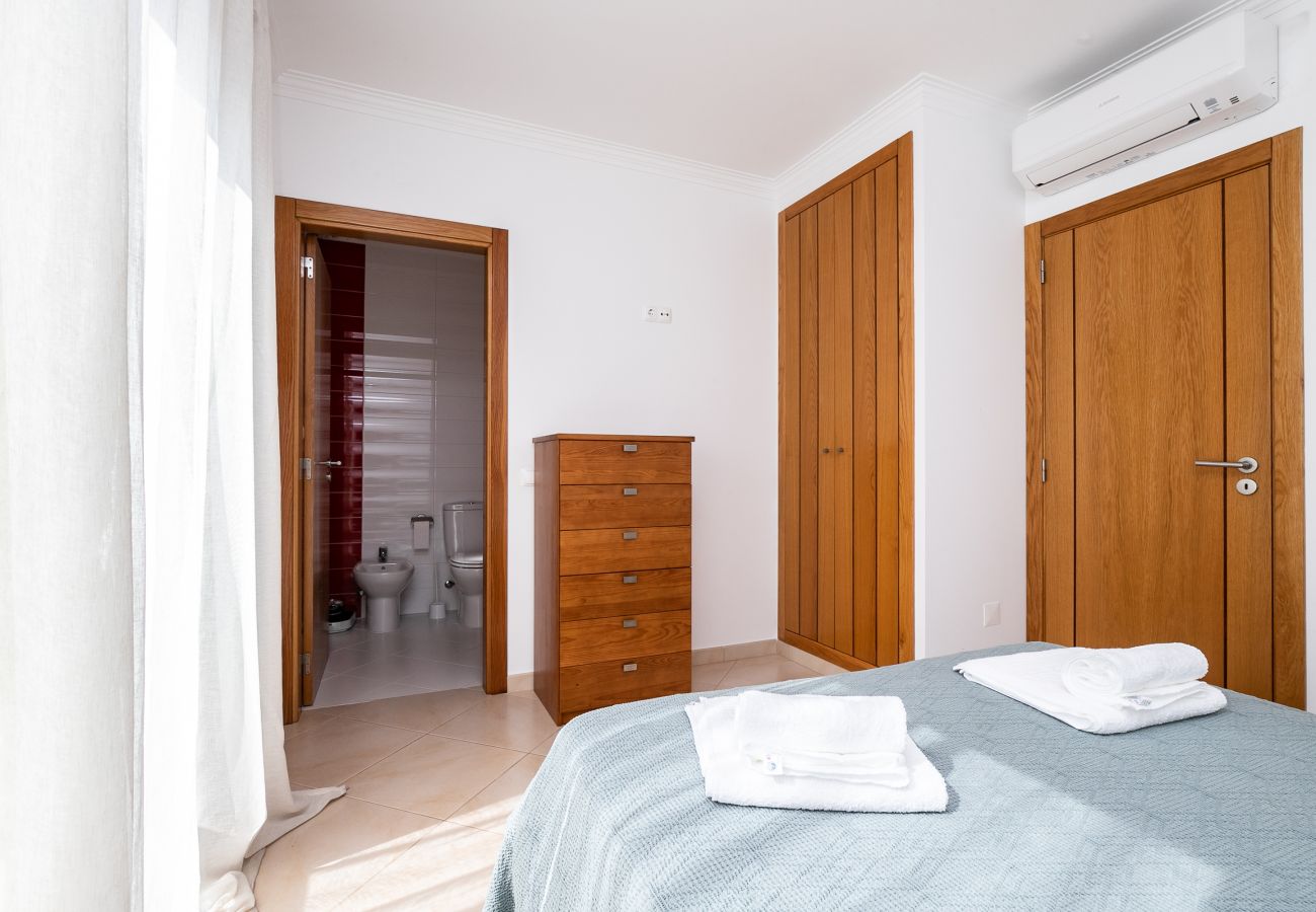 Casa adosada en Manta Rota - Villa de 3 dormitorios a 50 metros de la playa con patio por AlgarveManta (15V3)