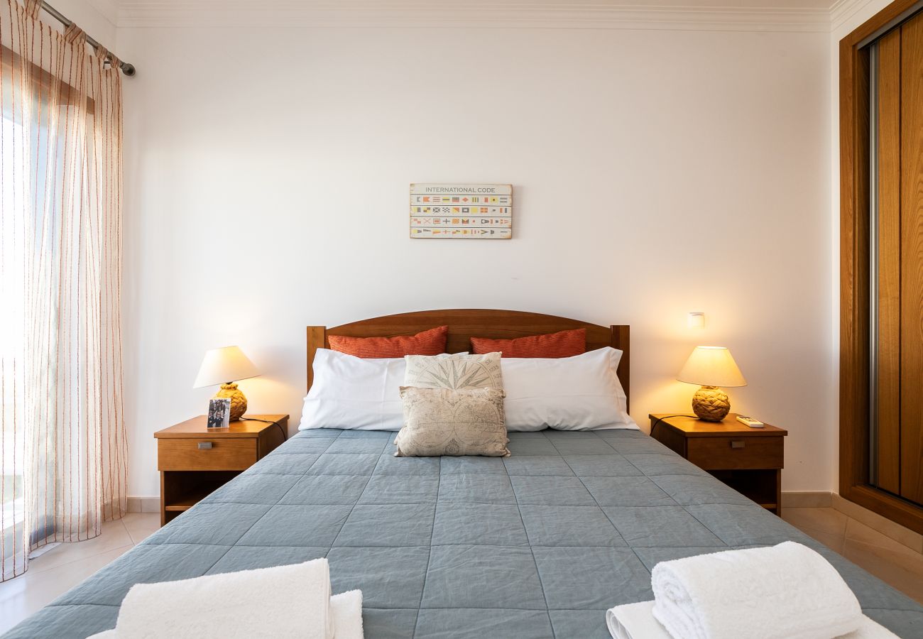 Casa adosada en Manta Rota - Villa de 3 dormitorios a 50 metros de la playa con patio por AlgarveManta (15V3)