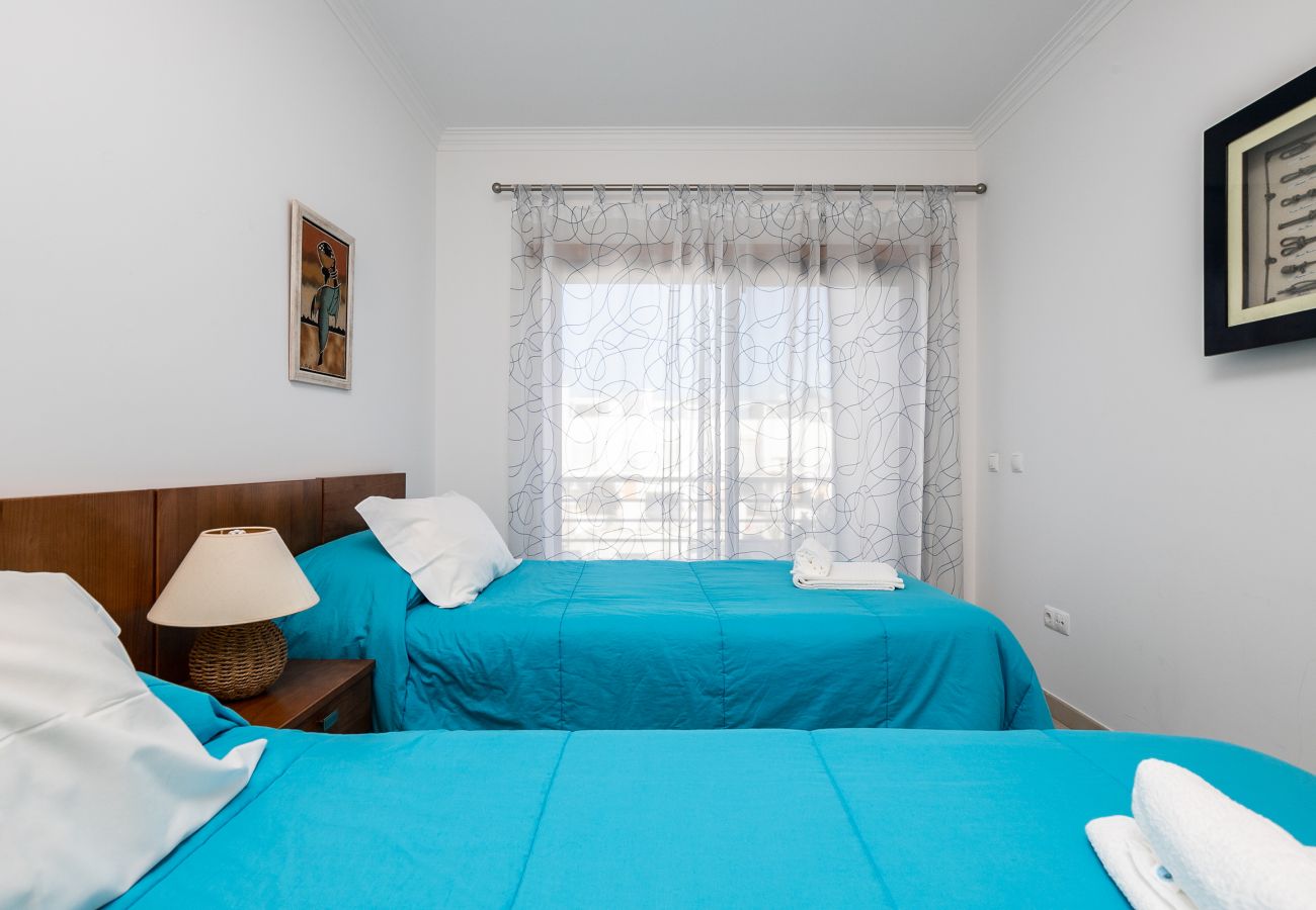 Casa adosada en Manta Rota - Villa de 3 dormitorios a 50 metros de la playa con patio por AlgarveManta (15V3)