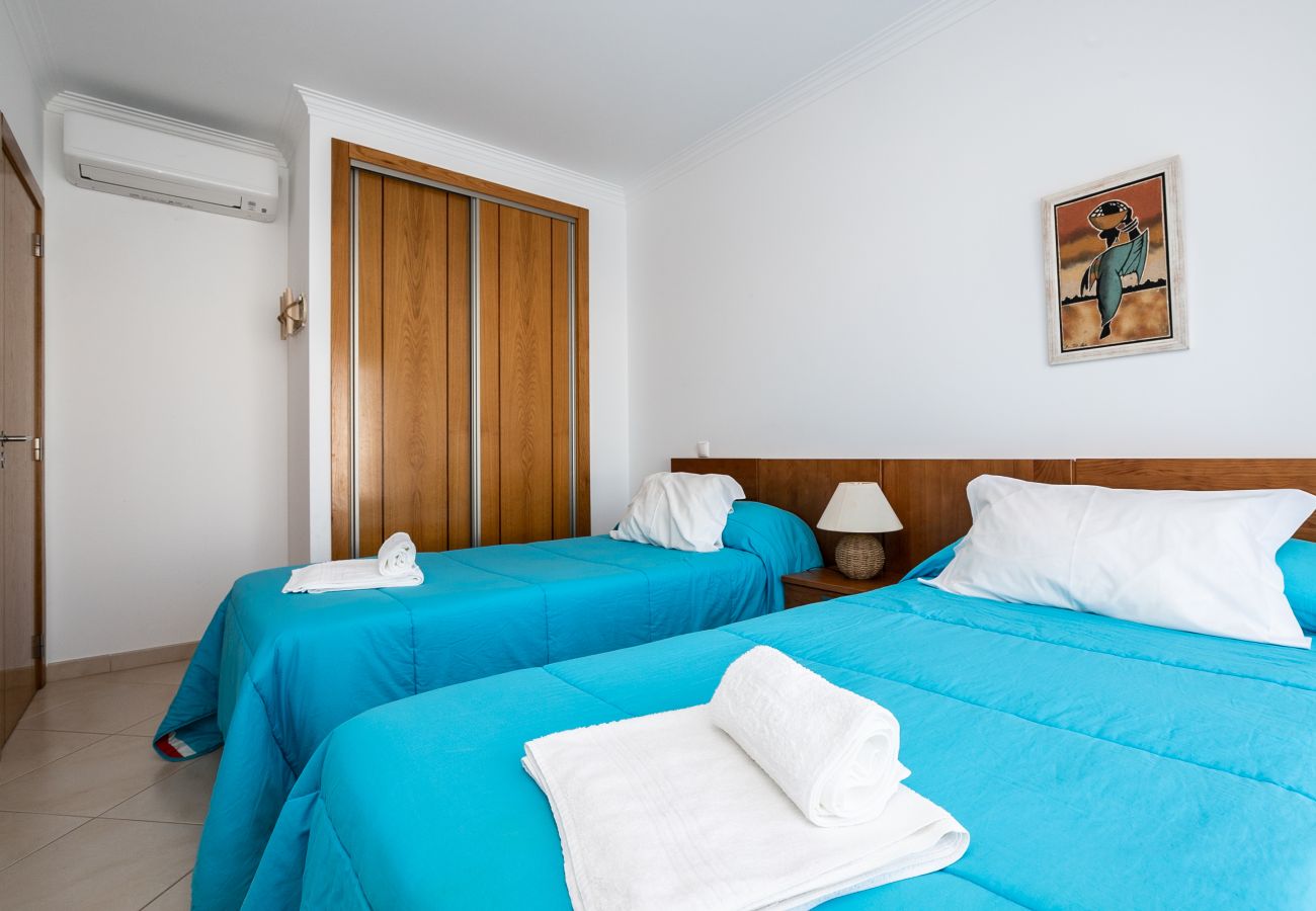 Casa adosada en Manta Rota - Villa de 3 dormitorios a 50 metros de la playa con patio por AlgarveManta (15V3)