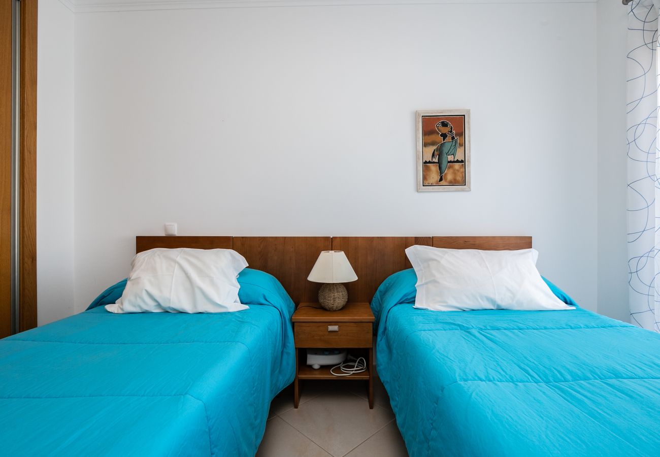 Casa adosada en Manta Rota - Villa de 3 dormitorios a 50 metros de la playa con patio por AlgarveManta (15V3)