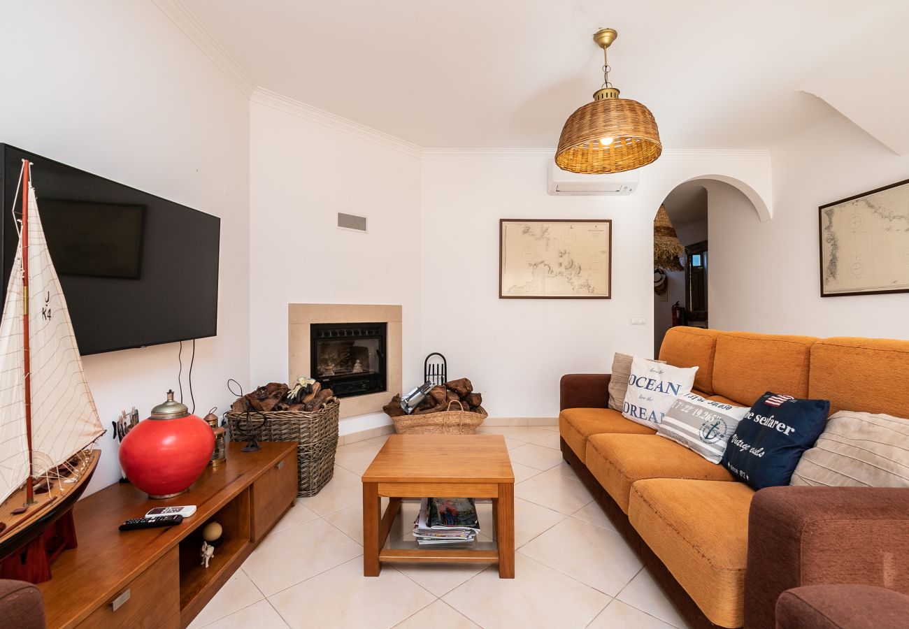 Casa adosada en Manta Rota - Villa de 3 dormitorios a 50 metros de la playa con patio por AlgarveManta (15V3)