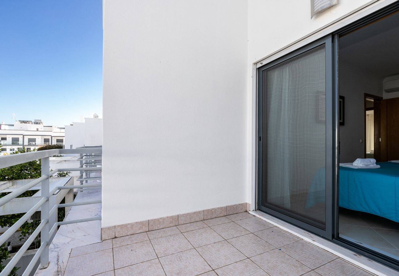 Casa adosada en Manta Rota - Villa de 3 dormitorios a 50 metros de la playa con patio por AlgarveManta (15V3)