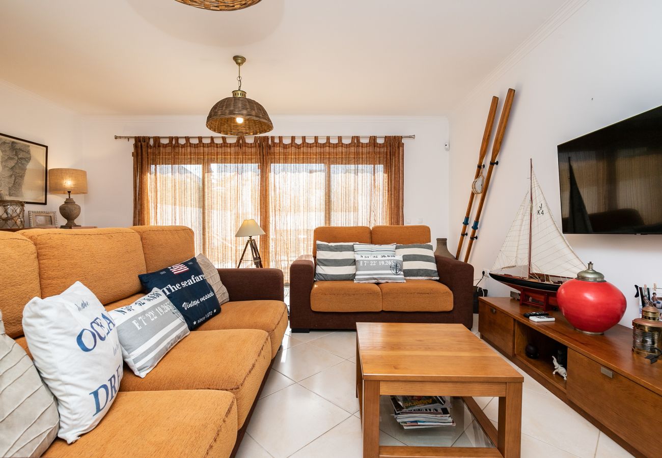 Casa adosada en Manta Rota - Villa de 3 dormitorios a 50 metros de la playa con patio por AlgarveManta (15V3)